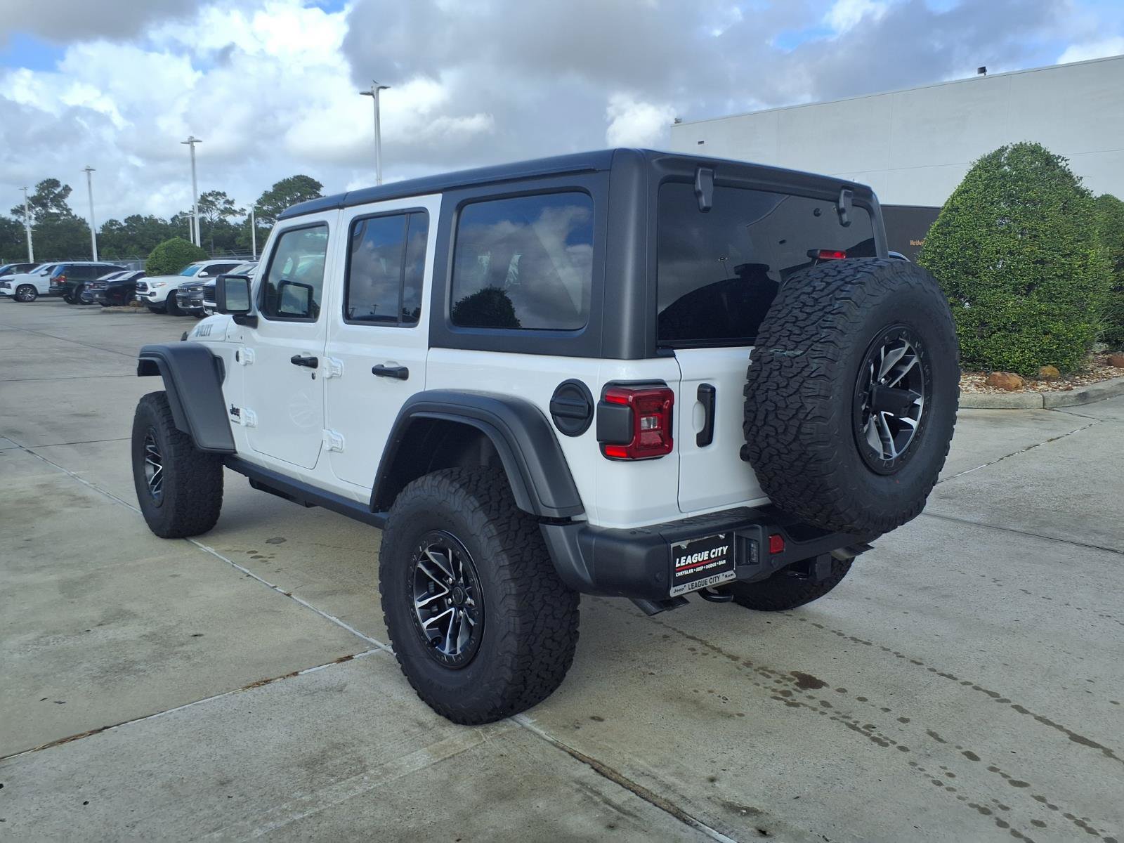 New 2027 Jeep Wrangler Unlimited Rubicon 392 AWD/4WD image 4