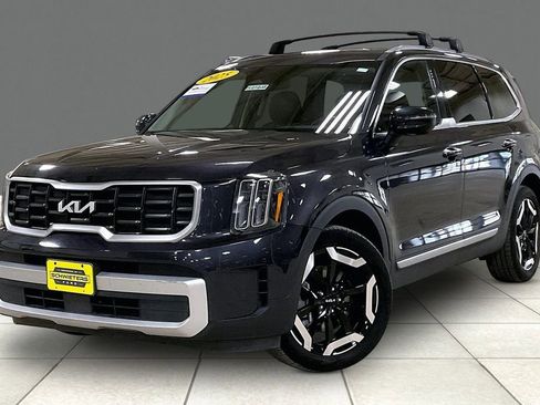 Used 2025 Kia Telluride S image 2