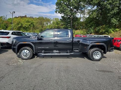 New 2025 GMC Sierra 3500 Denali w/ Denali Reserve Package image 2