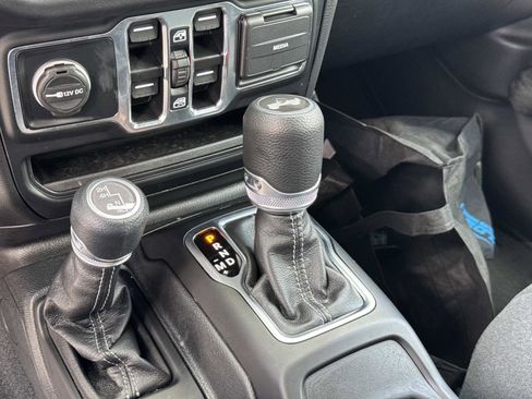 Used 2024 Jeep Wrangler Unlimited Sahara AWD/4WD image 26
