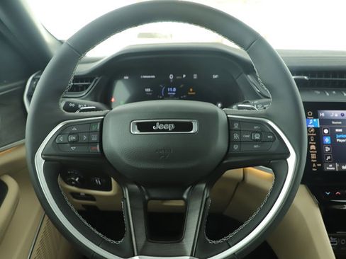 New 2026 Jeep Grand Cherokee Limited RWD image 16