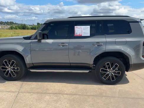 Used 2024 Lexus GX 550 w/ Accessory Package (Z1) AWD/4WD image 6