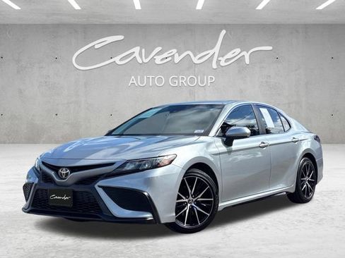Used 2021 Toyota Camry SE FWD image 1