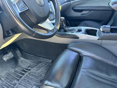 Used 2011 Cadillac SRX Luxury image 3