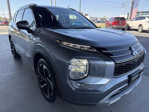 Used 2023 Mitsubishi Outlander SEL 40th Anniversary image 3