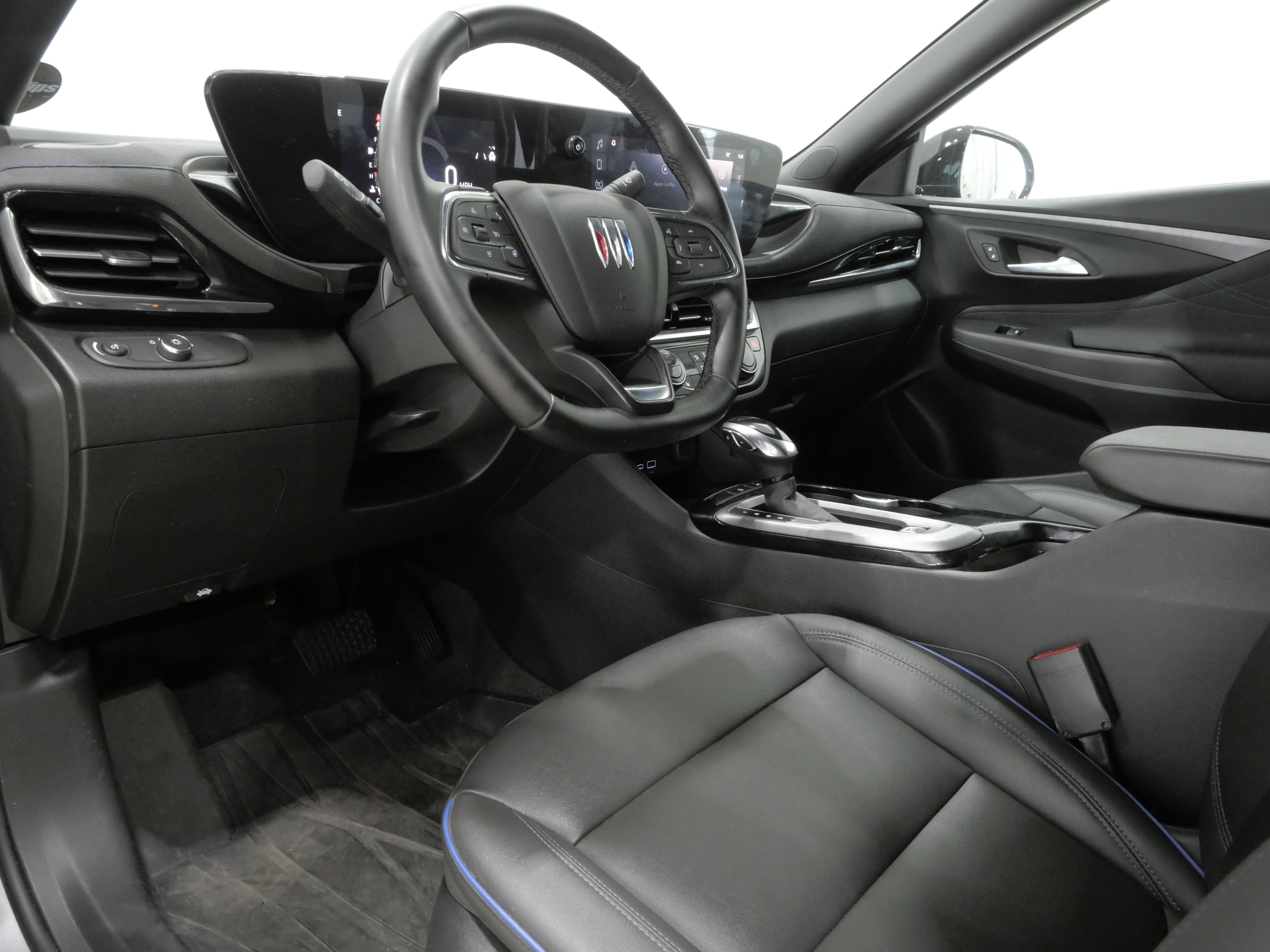 Used 2024 Buick Envista Sport Touring w/ Convenience I Package FWD image 8