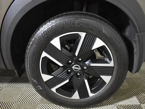 Certified 2025 Nissan Kicks SV AWD/4WD image 37