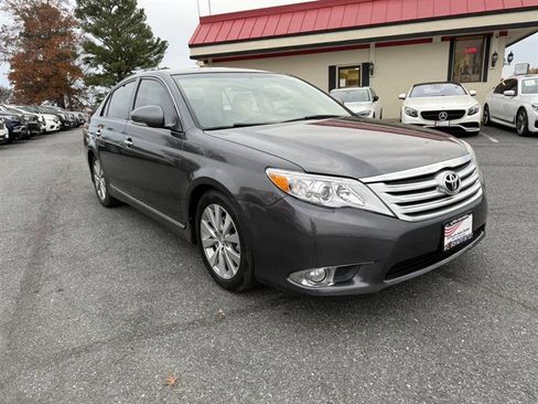 Used 2011 Toyota Avalon Limited image 3