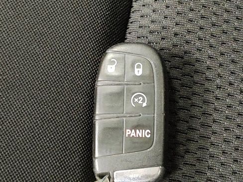 Used 2019 Jeep Renegade Altitude w/ UConnect 8.4 Nav Group image 32