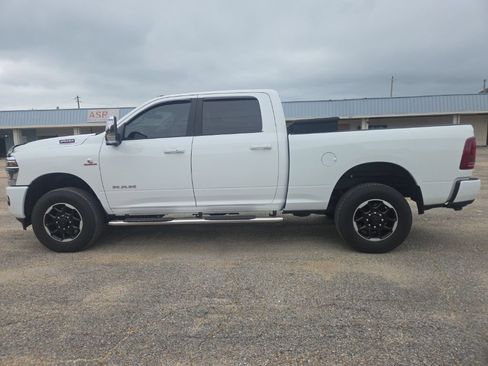 Used 2025 RAM 2500 Laramie AWD/4WD image 5