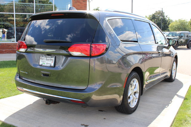 Used 2018 Chrysler Pacifica Touring-L w/ Tire & Wheel Group FWD image 33