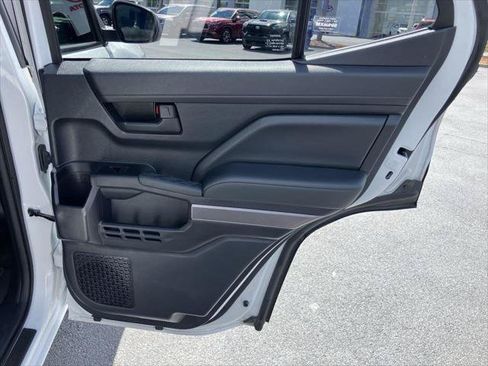 Certified 2025 Toyota 4Runner SR5 AWD/4WD image 29