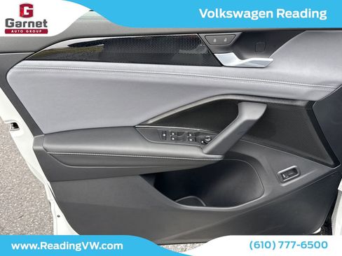 New 2025 Volkswagen Tiguan SE image 11