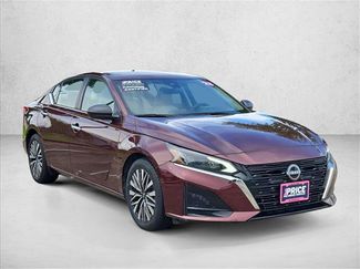 Used 2025 Nissan Altima 2.5 SV FWD video 3
