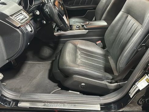 Used 2016 Mercedes-Benz E 400 4MATIC Sedan image 9