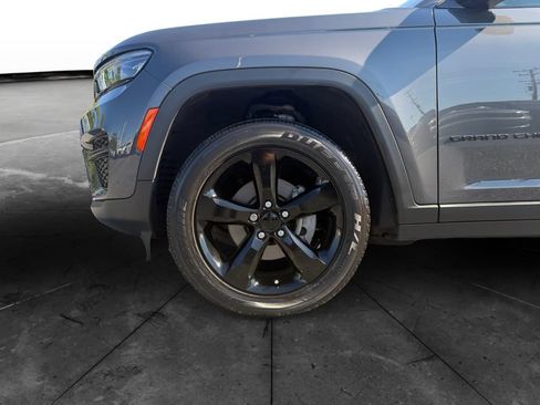 Used 2025 Jeep Grand Cherokee Altitude w/ Trailer Tow Package AWD/4WD image 14