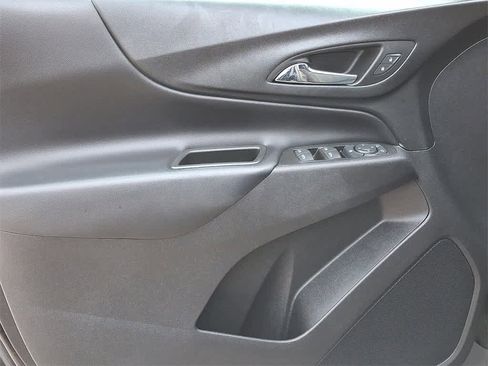 Used 2022 Chevrolet Equinox LT image 12