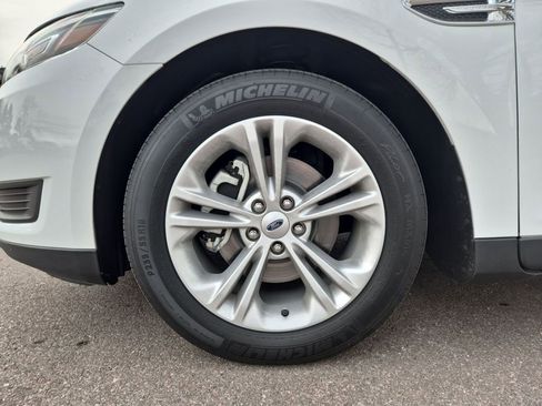 Used 2019 Ford Taurus SE image 32