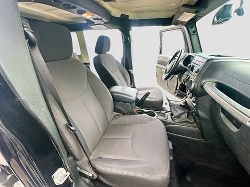 Used 2015 Jeep Wrangler Unlimited Sport w/ Quick Order Package 23S AWD/4WD image 24
