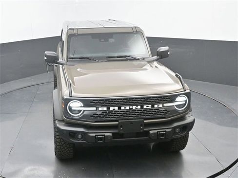 Used 2025 Ford Bronco Badlands image 28