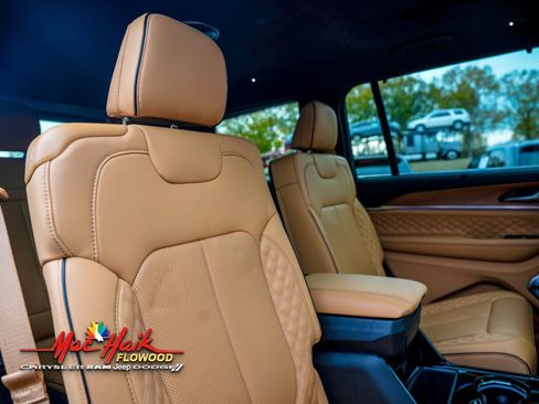 Used 2025 Jeep Grand Cherokee L Summit w/ Advanced Protech Group IV image 12