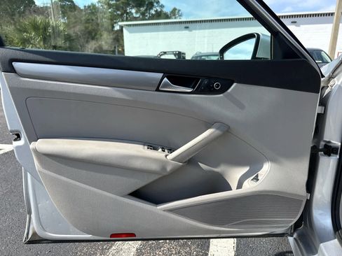 Used 2012 Volkswagen Passat 2.5 S image 34