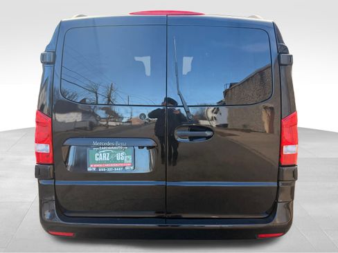Used 2017 Mercedes-Benz Metris Passenger image 8