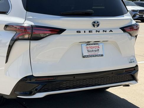 Certified 2024 Toyota Sienna XSE FWD image 7