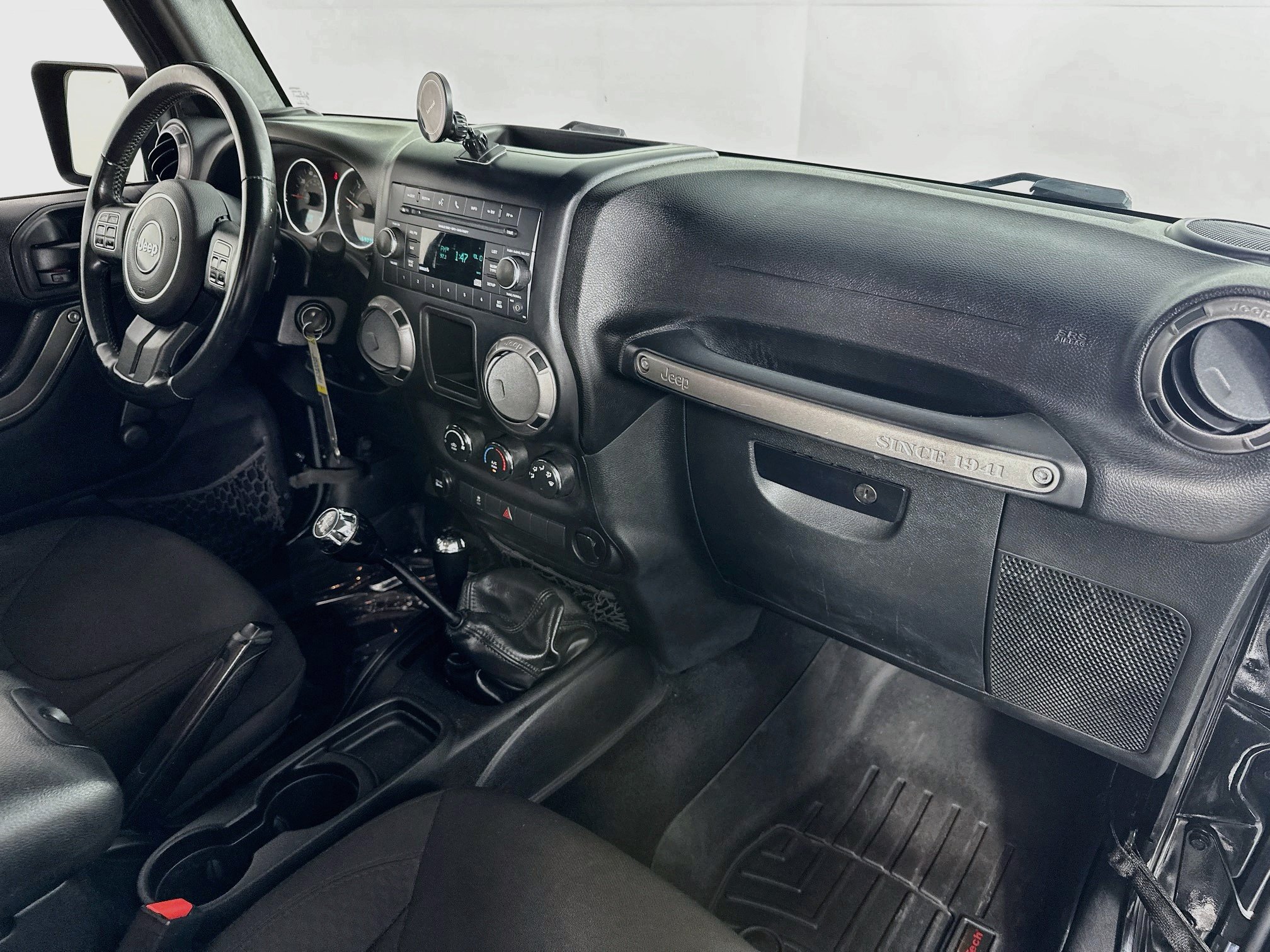 Used 2015 Jeep Wrangler Sport w/ Connectivity Group AWD/4WD image 24