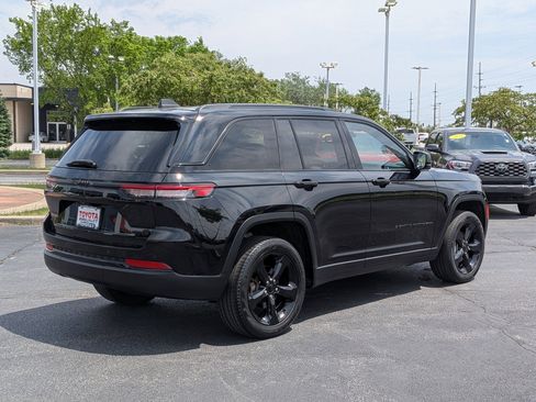 Used 2023 Jeep Grand Cherokee Limited w/ Black Appearance Package AWD/4WD image 8