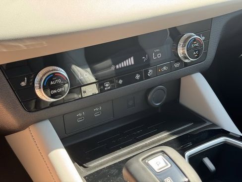 New 2025 Mitsubishi Outlander SE image 29