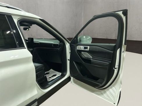 Used 2021 Ford Explorer Platinum w/ Premium Technology Package image 20