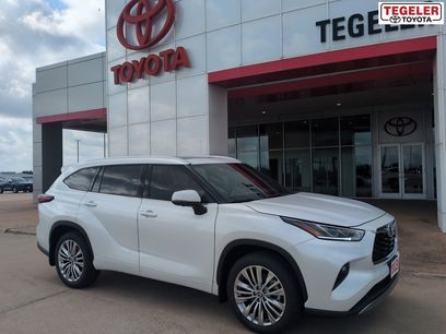 New 2026 Toyota Highlander Platinum