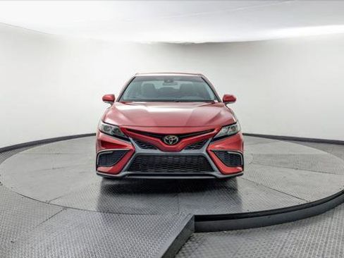 Used 2022 Toyota Camry SE image 10