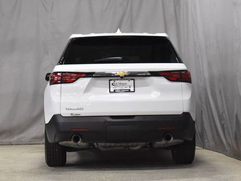 Used 2022 Chevrolet Traverse LS image 8