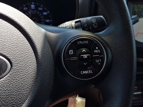 Used 2020 Kia Soul LX FWD image 23