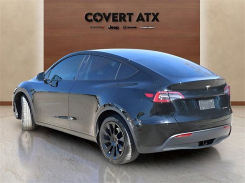 Used 2023 Tesla Model Y Long Range image 3