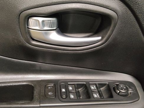 Used 2019 Jeep Renegade Altitude w/ Quick Order Package 2XM image 27