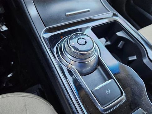 Used 2019 Ford Edge SE image 12