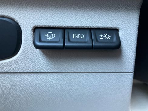 Used 2023 Buick Envision Avenir image 16