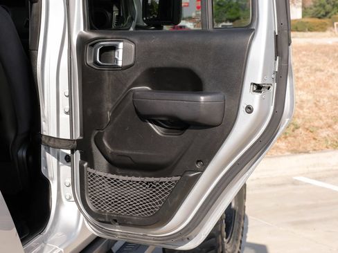 Used 2023 Jeep Gladiator Mojave AWD/4WD image 47