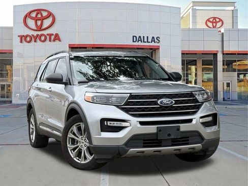Used 2022 Ford Explorer XLT w/ Equipment Group 202A RWD image 1