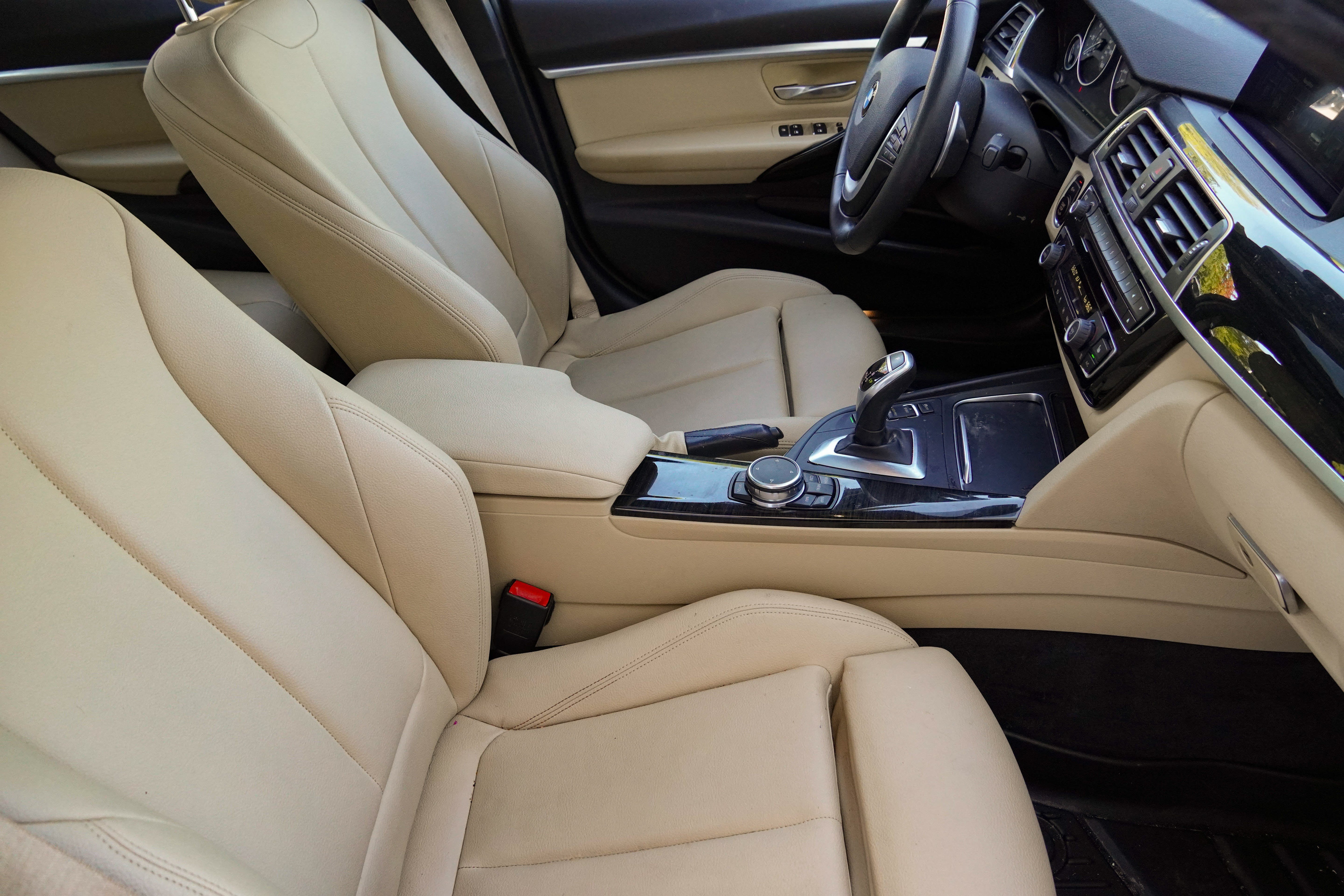 Used 2017 BMW 330i xDrive Sedan AWD/4WD image 9