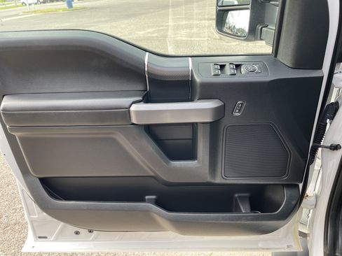 Used 2019 Ford F150 XLT w/ Equipment Group 302A Luxury AWD/4WD image 12