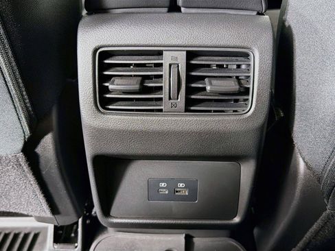 Used 2023 Nissan Rogue SV AWD/4WD image 27