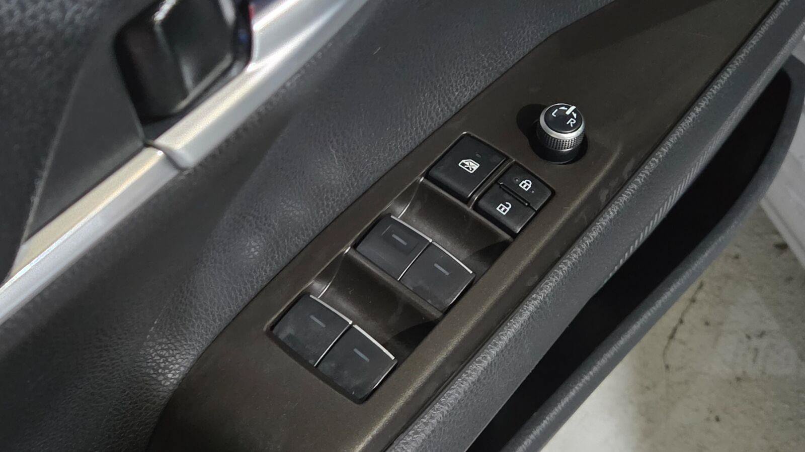 Used 2024 Toyota Camry XSE FWD image 18