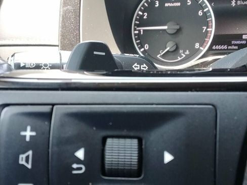 Used 2022 Nissan Pathfinder SV FWD image 17