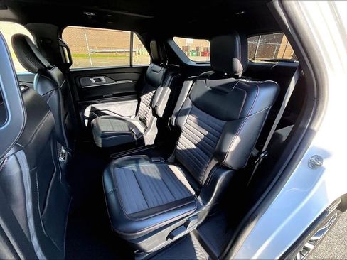 Used 2025 Ford Explorer ST-Line AWD/4WD image 25