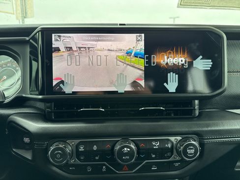 New 2026 Jeep Gladiator Mojave w/ Steel Bumper Group image 24