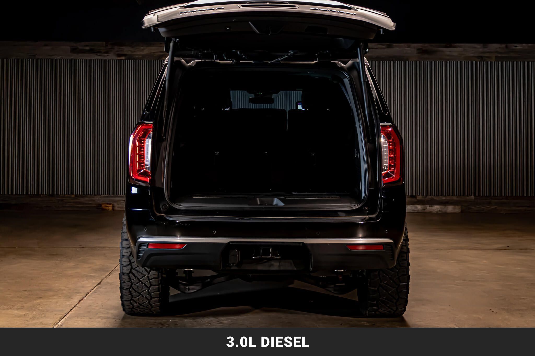 Used 2024 GMC Yukon XL Denali AWD/4WD image 9